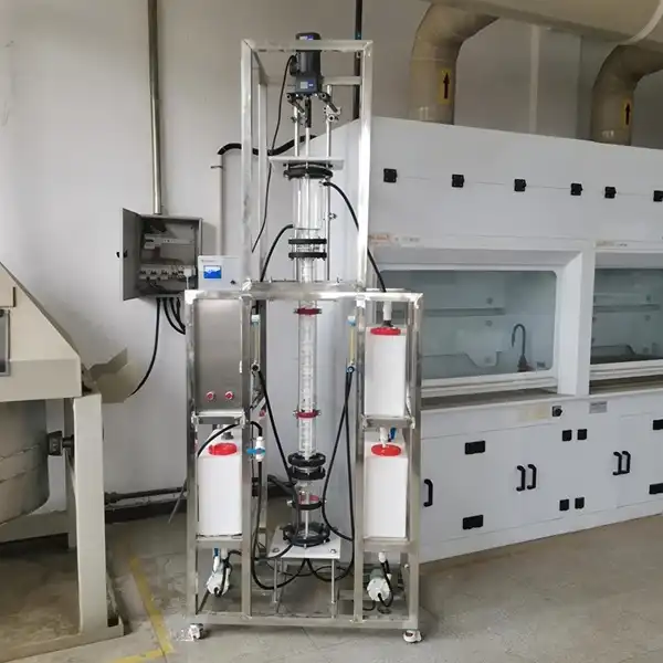 How does a turbine extraction column work?